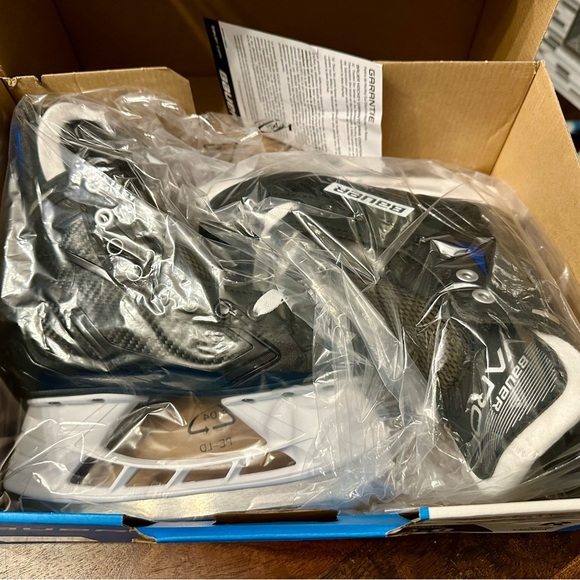 (Bauer) Vapor Volt Junior Ice Skates - Picture 2 of 3